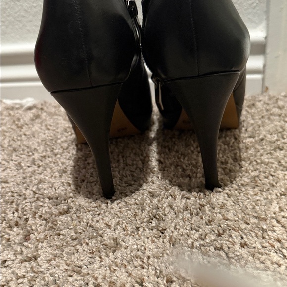 Vince Camuto Black Leather Ankle Boots - Picture 9 of 9